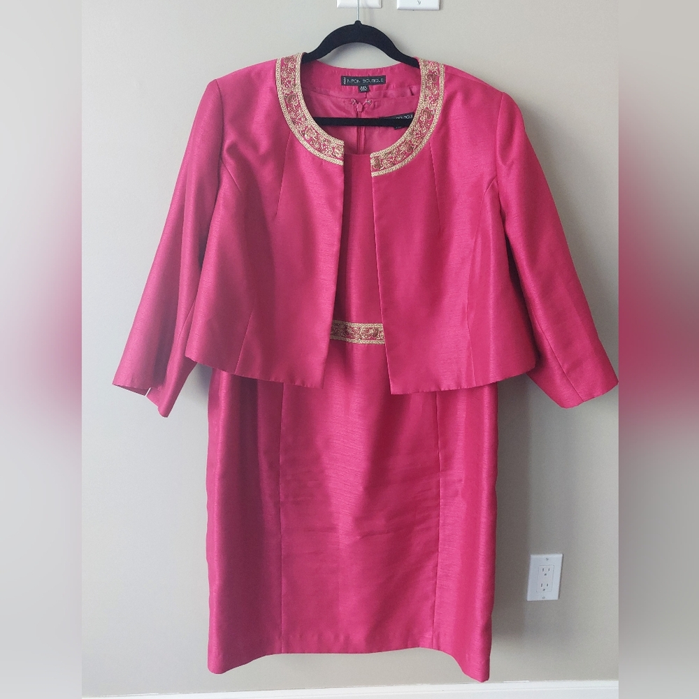 Nipon Boutique dress + jacket. Fushia with gold embroidery details. Size 22W